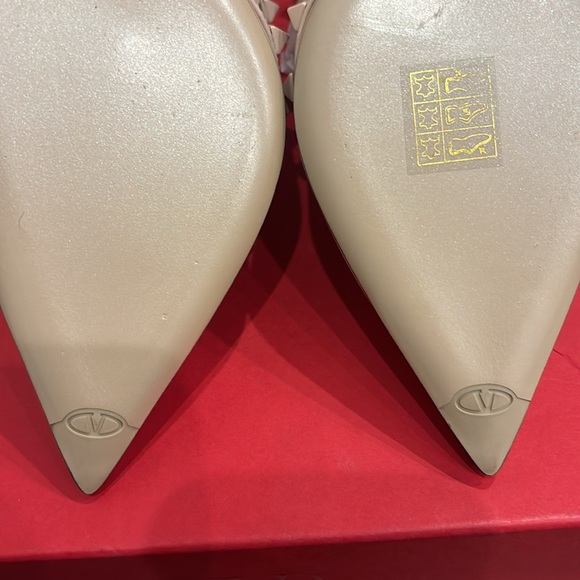 Valentino Garavani 🩷🩷Brand new Valentino Pumps with dust bag. Sz 38/ 8 - Picture 6 of 12